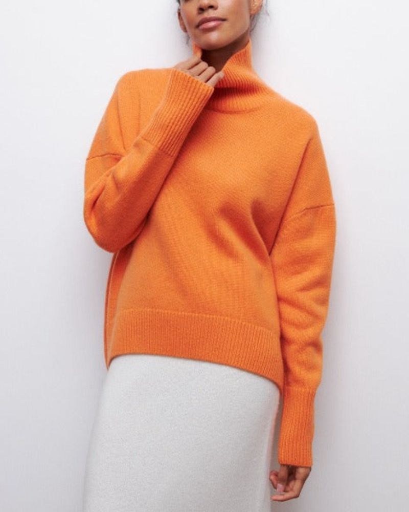 Erin™ | Warm and contemporary turtleneck